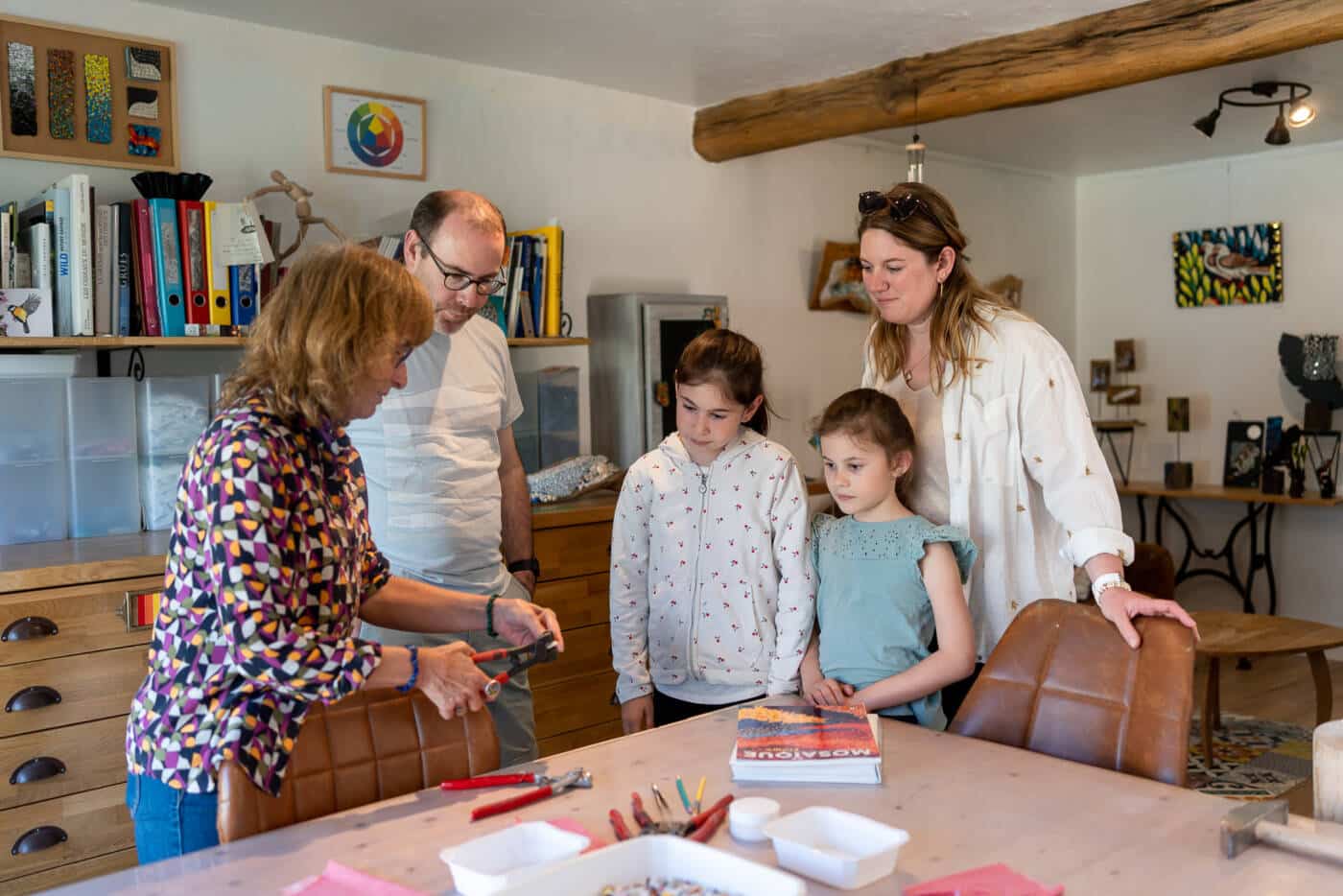 Atelier de mosaïque en famille