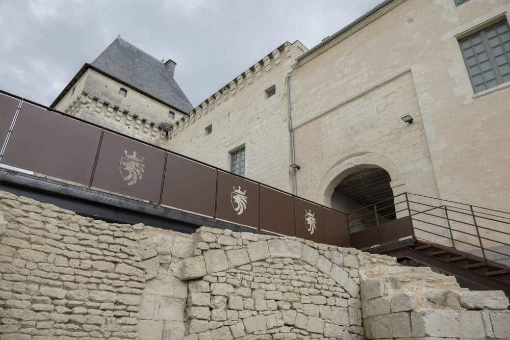 Château de Monts sur Guesnes et l'histoire d'Aliénor à Monts