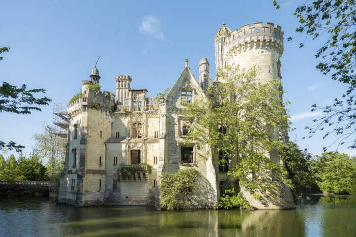 Chateau de la Mothe Chandeniers, quand la nature reprend ses droits