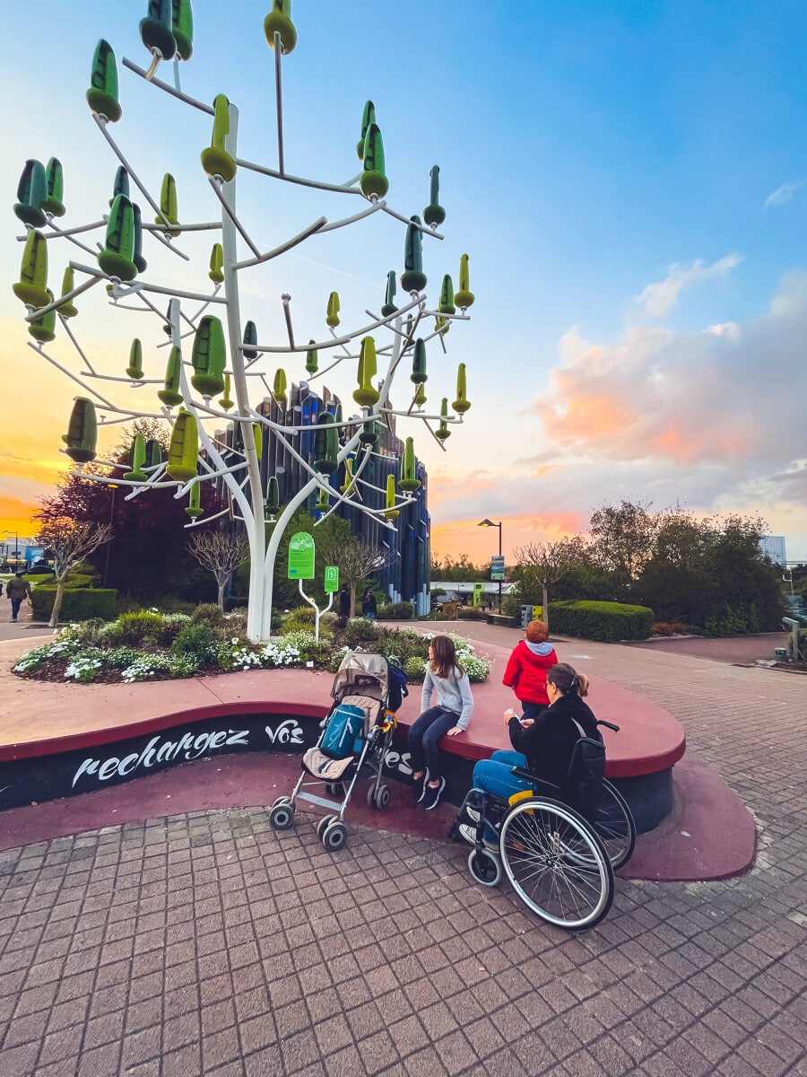 Prêt de fauteuil au Futuroscope, Accès Tourisme et Handicap