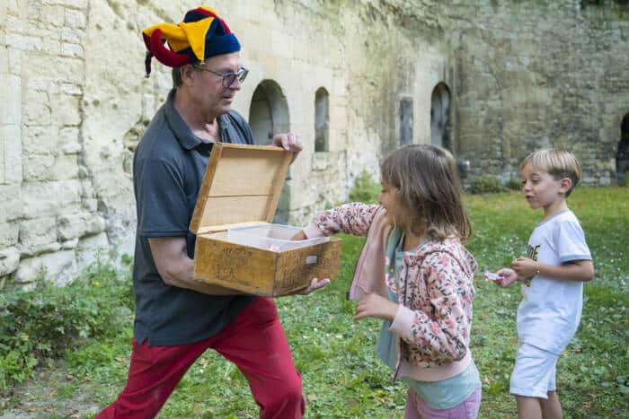 Expérience Famille : Qui est ce Chevalier au Chateau de Ternay