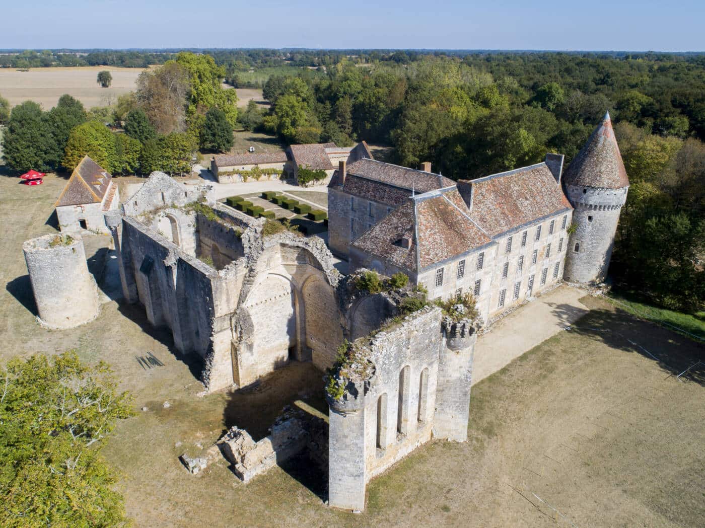 Abbaye Royale de la Reau Saint Martin l Ars Momentum Productions Mickael PLANES 6405 1 - Tourisme Vienne