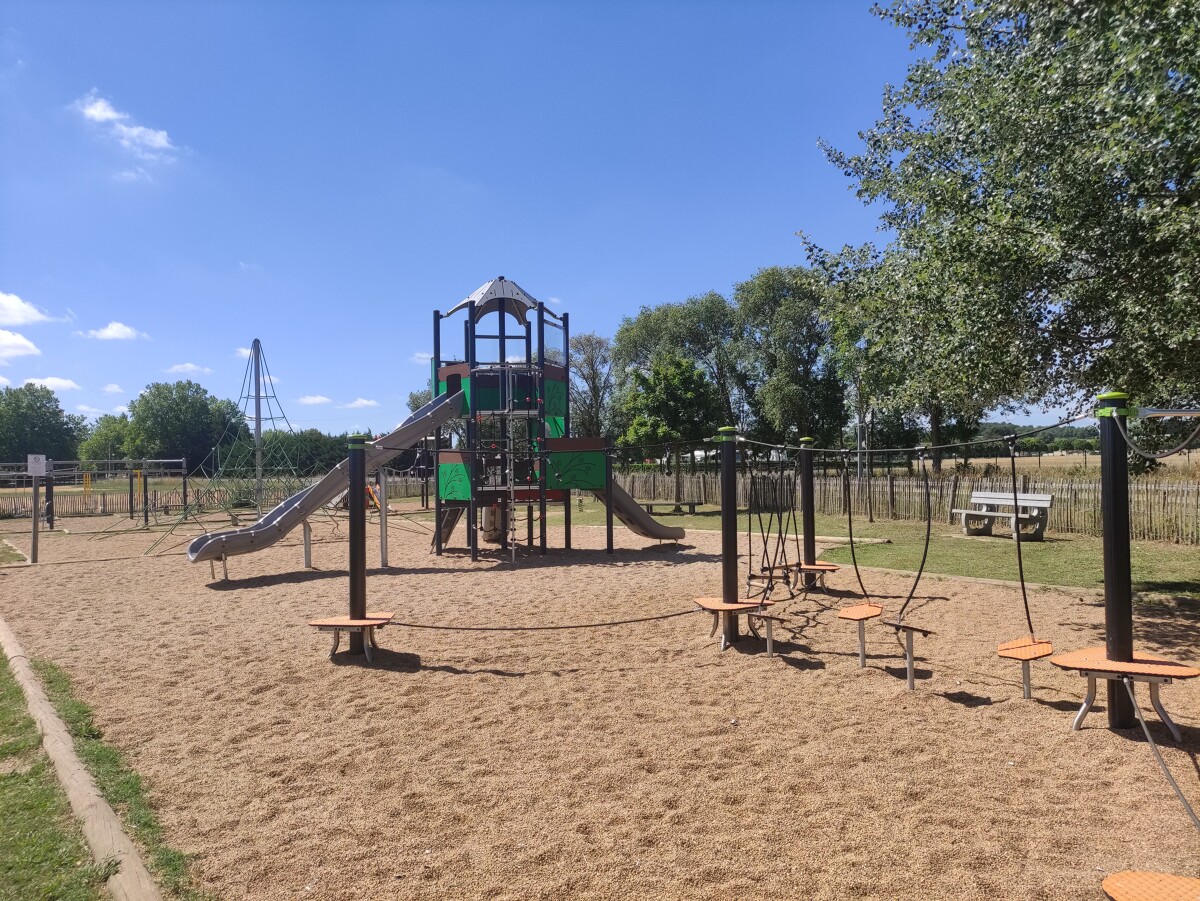 Aire de jeux au lac de Saint-Cyr