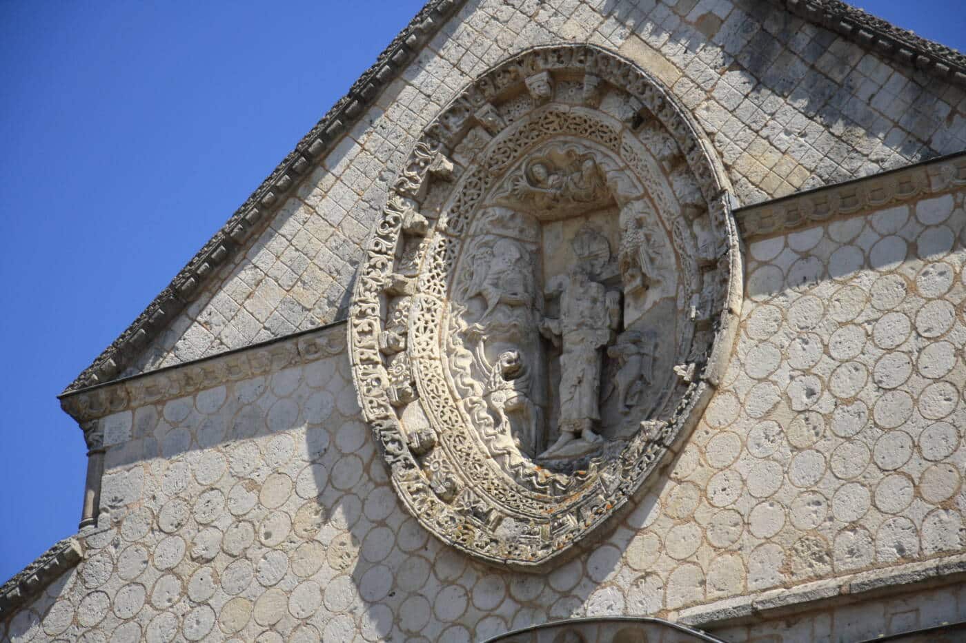 Façade de l'église Notre-Dame-la-Grande à Poitiers