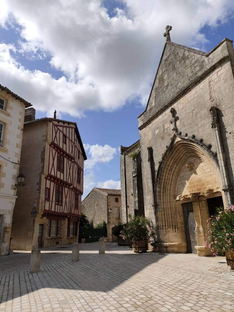 L'église Notre-Dame-et-Saint-Junien à Lusignan