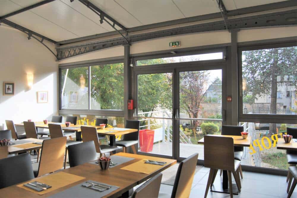 Salle des petits-déjeuners à l'Hôtel de l'Europe à Poitiers