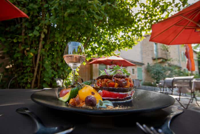 Restaurant Les Orangeries in Lussac-les-Château