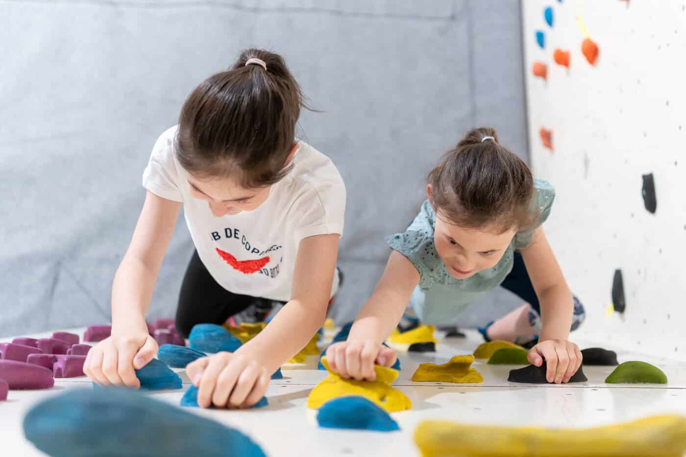 Escalade de bloc en famille à The Roof à Poitiers