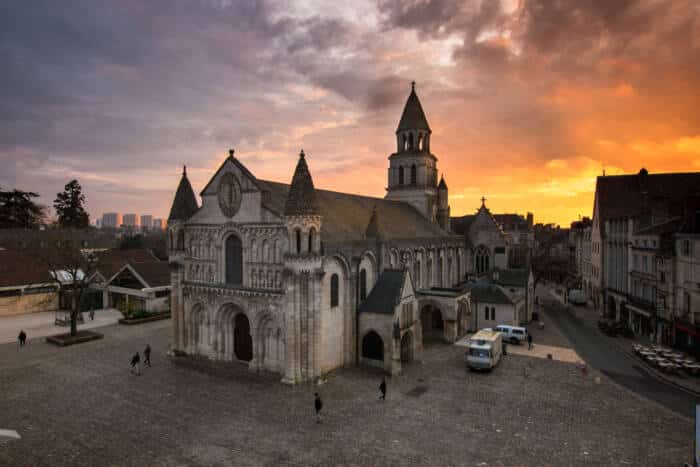Atardecer en la iglesia de Notre-Dame-la-Grande