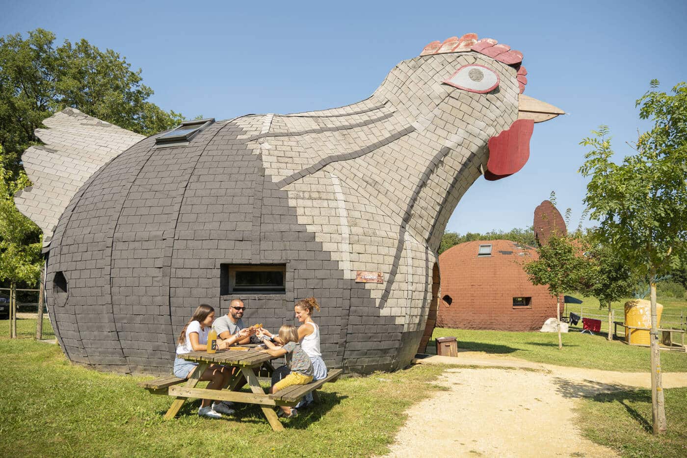 Hébergement insolite poule à DéfiPlanet'