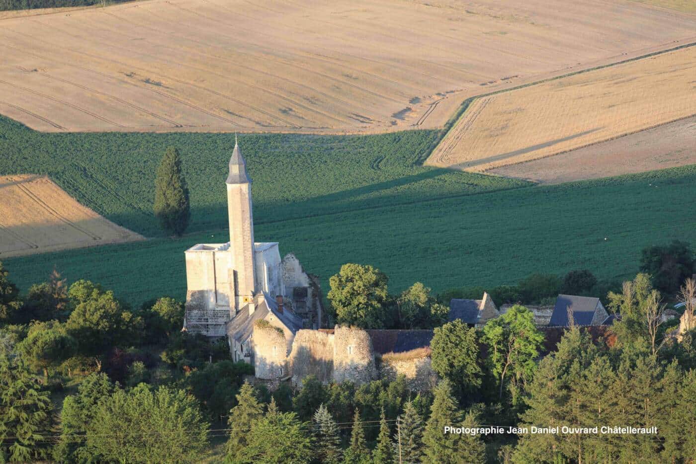 Vue aérienne du Château de Marmande (86)