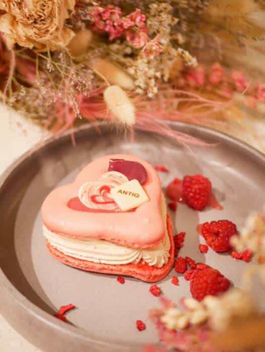 Baiser Volé : Macaronade à la framboise, litchi et aux fleurs de rose