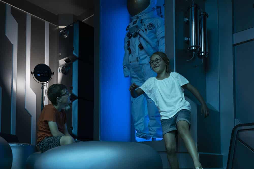 Hotel Station Cosmos Futuroscope Agence Zebrelle Bastien SAUVE 11597 - Tourisme Vienne
