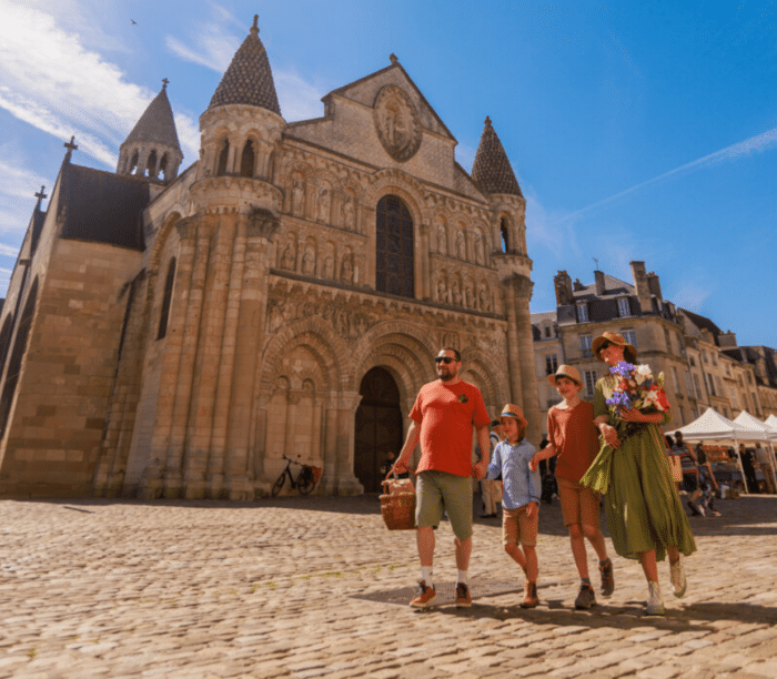 Famille à Notre-Dame-la-Grande de Poitiers
