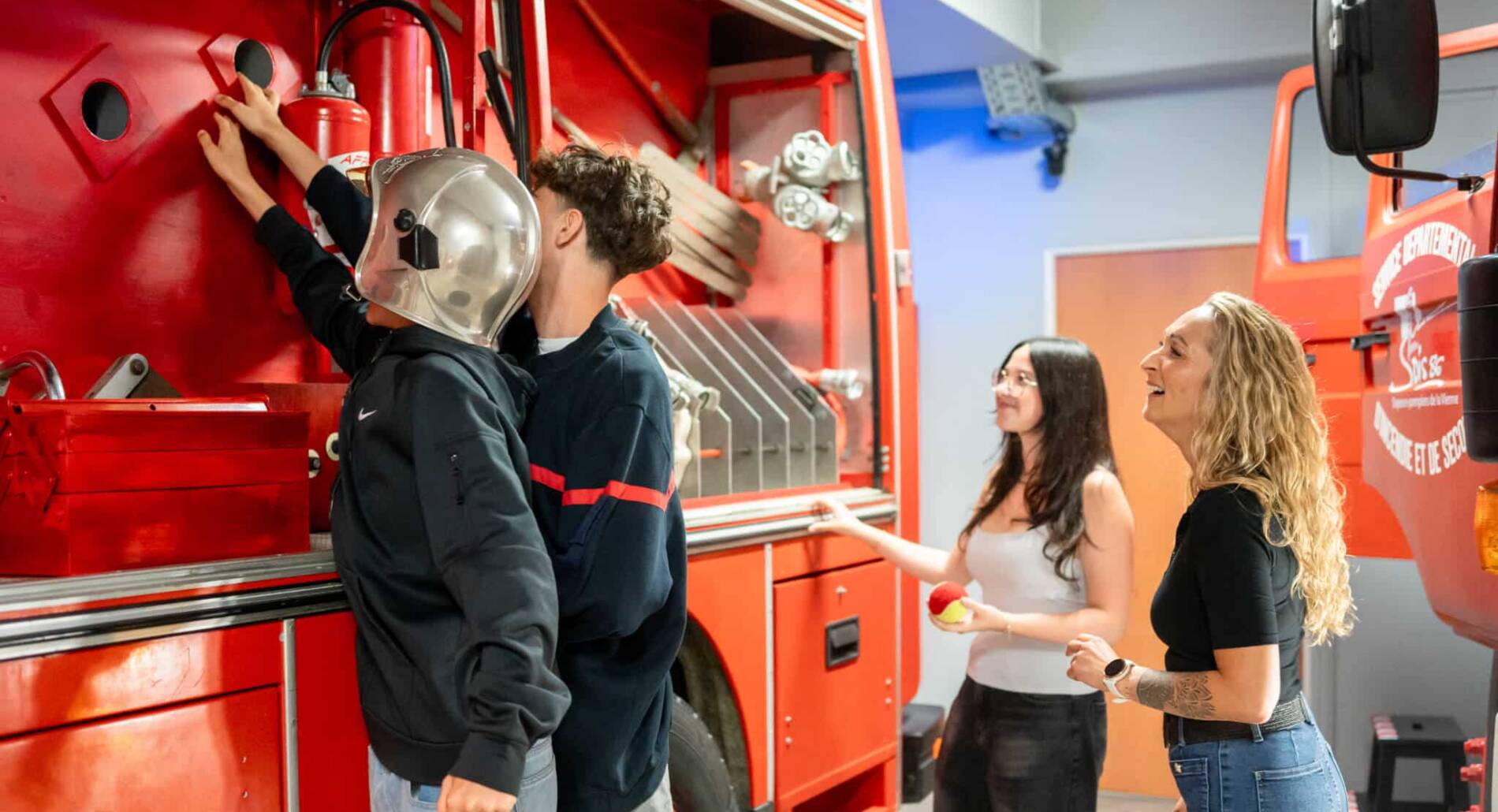 Alerte chez les pompiers Escape League Amelie R. Photographies 21502 scaled e1760968747500 - Tourisme Vienne