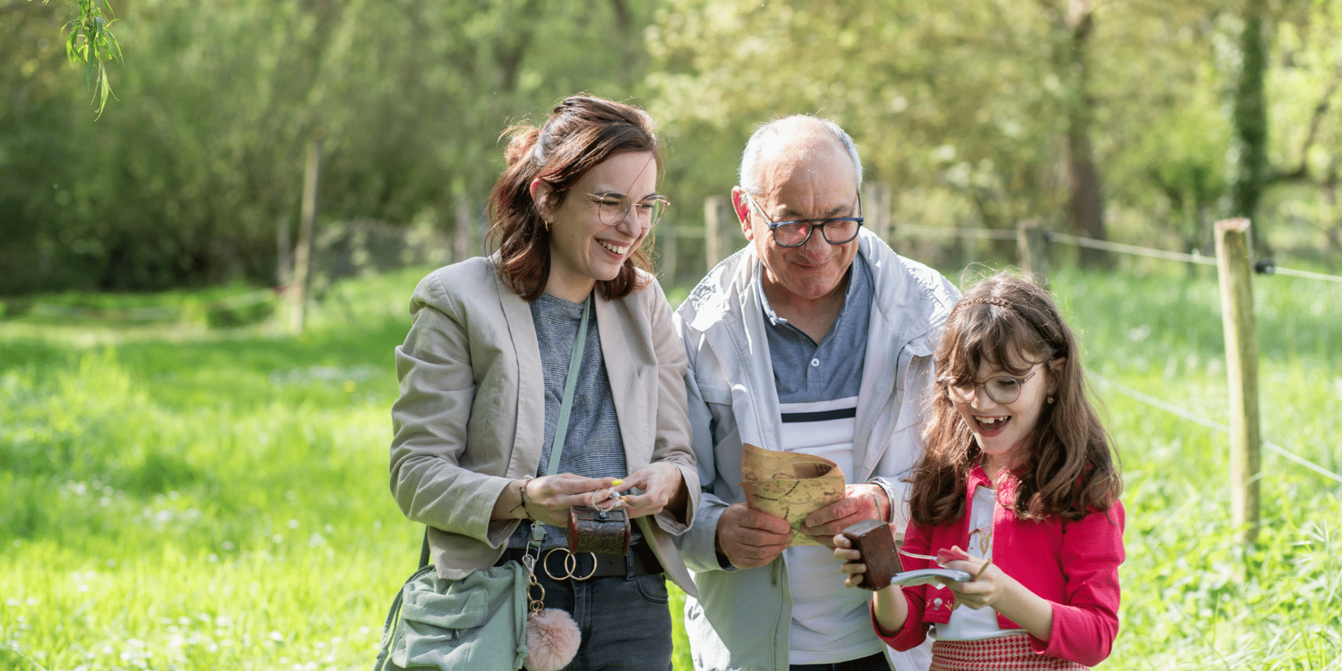 Famille qui s'amuse durant l'Expérience Famille Noblesse et Déclin à Chenéché