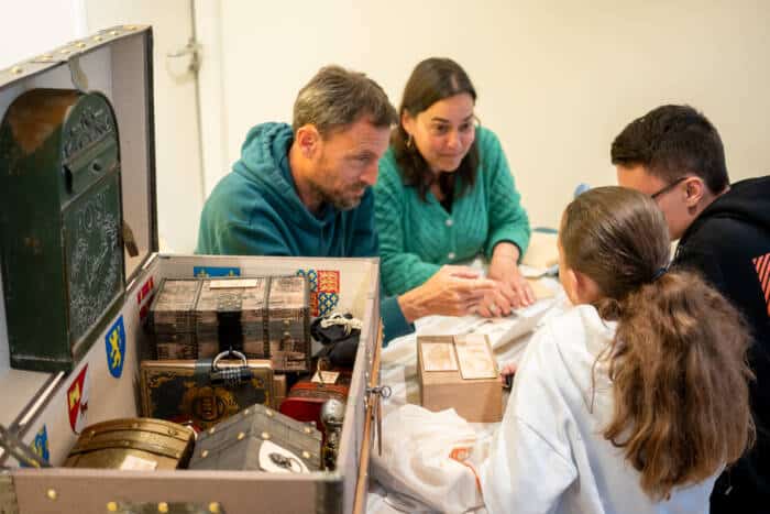 Famille participant à l'Escape Box du Civraisien