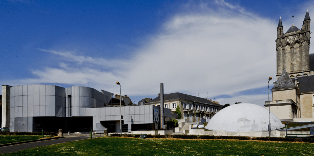 Un nouveau projecteur au planétarium de Poitiers