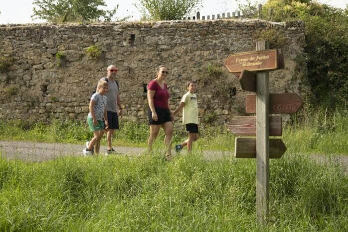 famille sur les chemins de juille credit photo thomas jelinec agence zebrelle ete 2021experience famille 2 - Tourisme Vienne